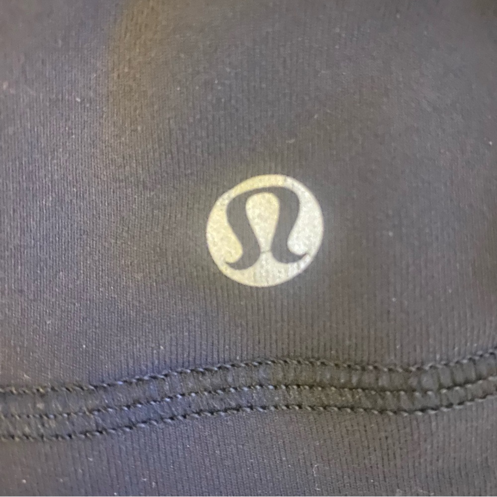 Lululemon black tank/bra size 4 GUC - Picture 7 of 8